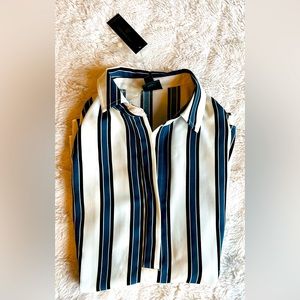 Worthington NWT women’s long-sleeved shirt.